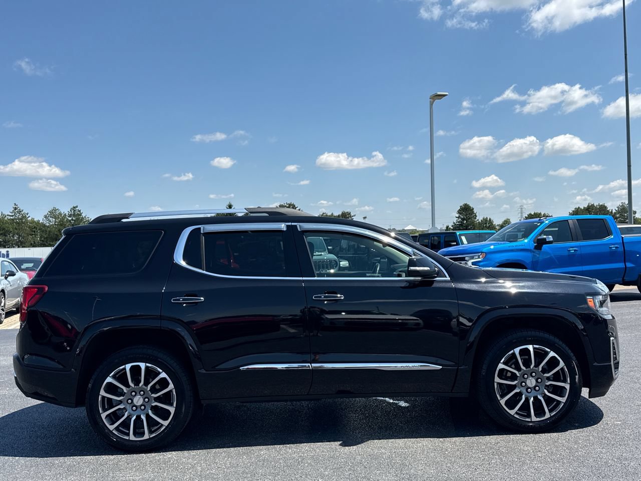 Used 2023 GMC Acadia Denali AWD/4WD image 2
