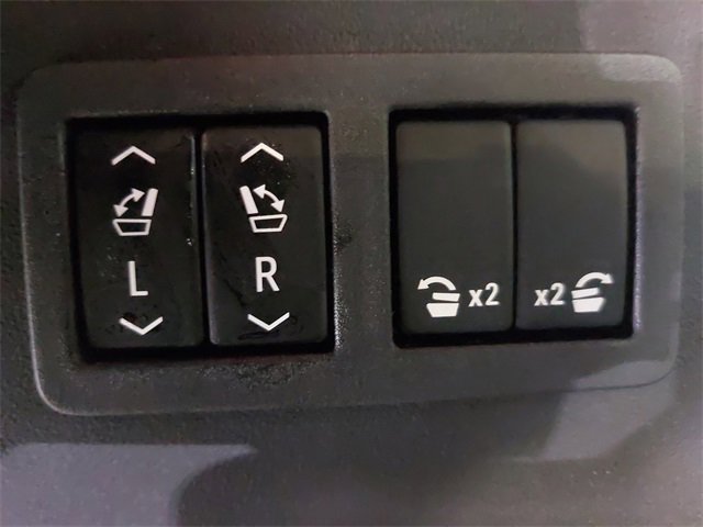 New 2025 Cadillac Escalade IQ Luxury 2 image 17