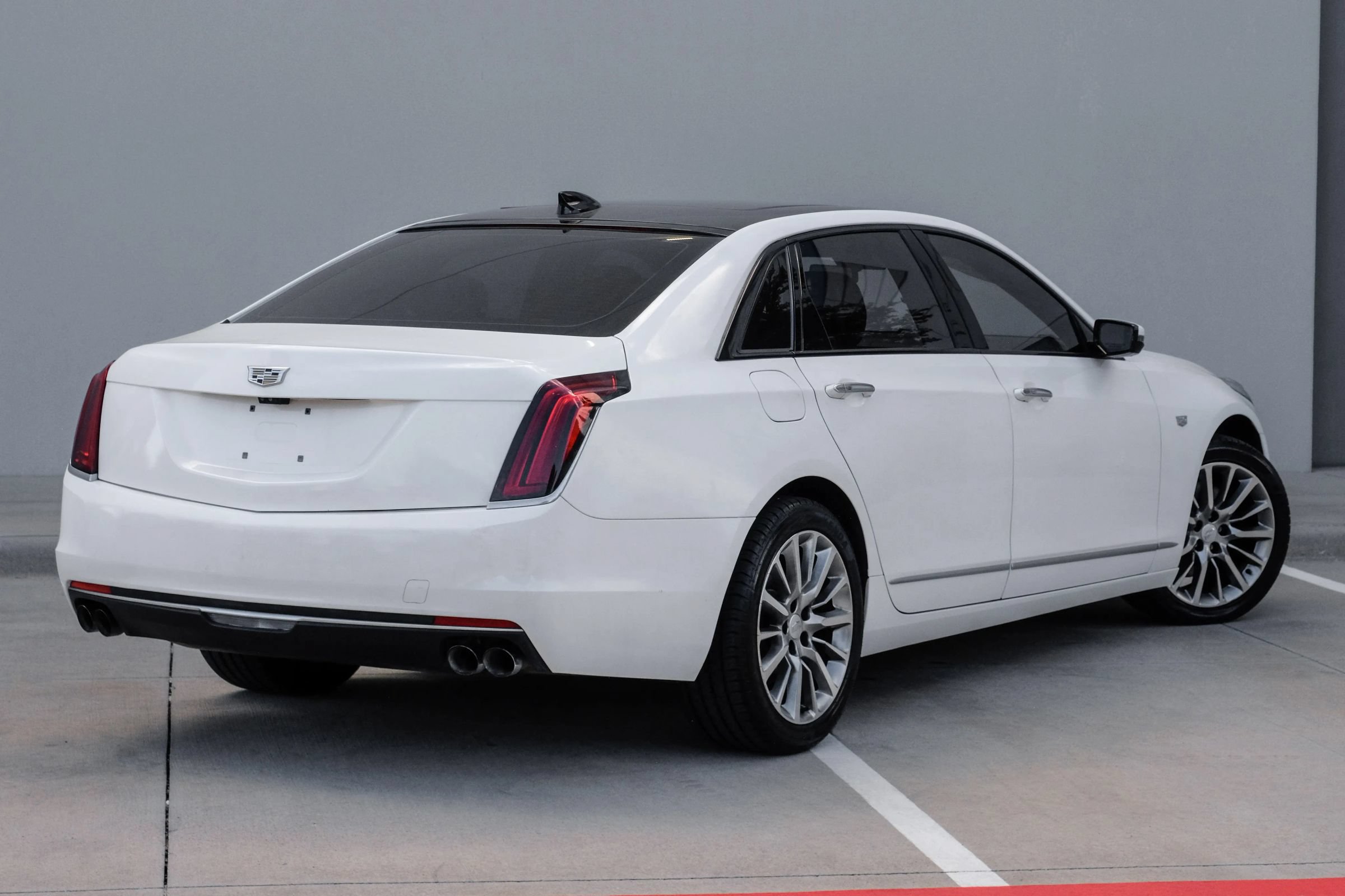 Used 2018 Cadillac CT6 Luxury AWD/4WD image 4