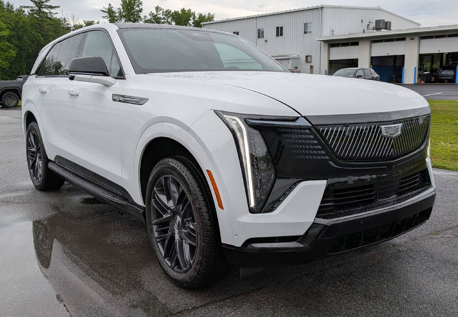 Used 2025 Cadillac Escalade IQ Sport 1 w/ LPO, ONYX Package AWD/4WD image 4