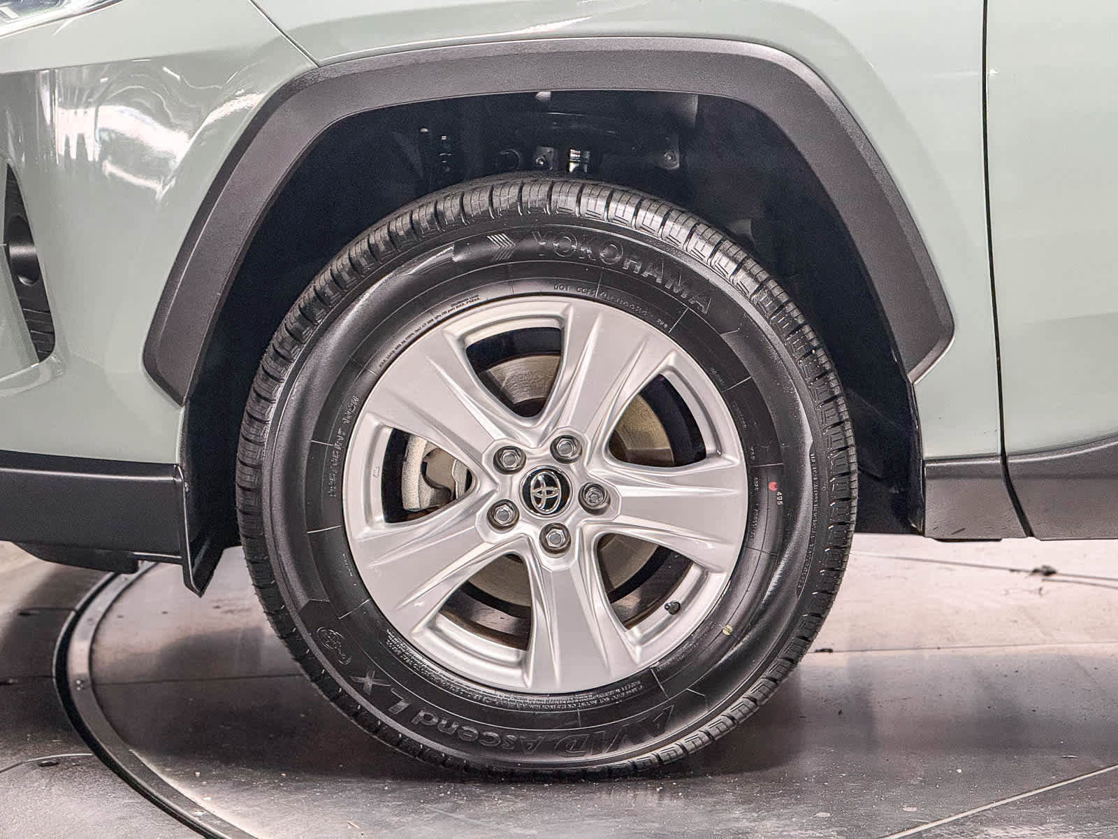 Certified 2020 Toyota RAV4 XLE w/ Carpet Mat Package AWD/4WD image 9