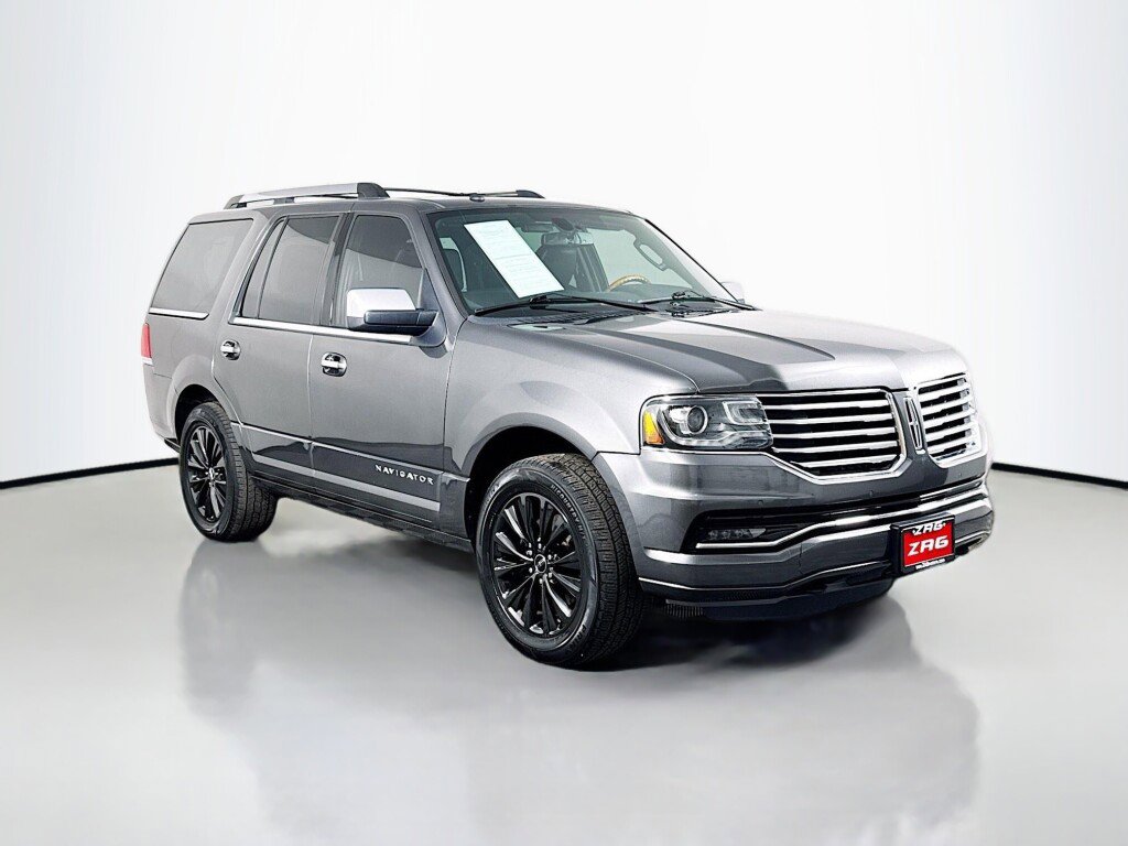 Used 2016 Lincoln Navigator Select RWD image 7
