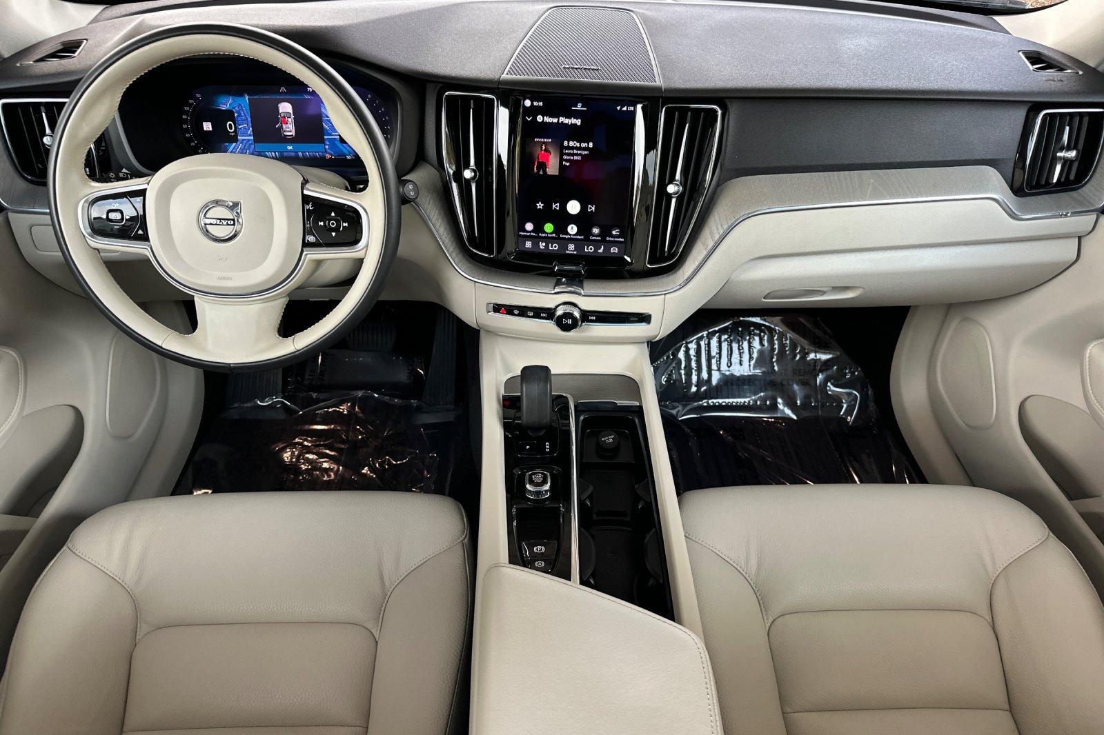 Certified 2023 Volvo XC60 B5 Plus w/ Climate Package FWD image 15