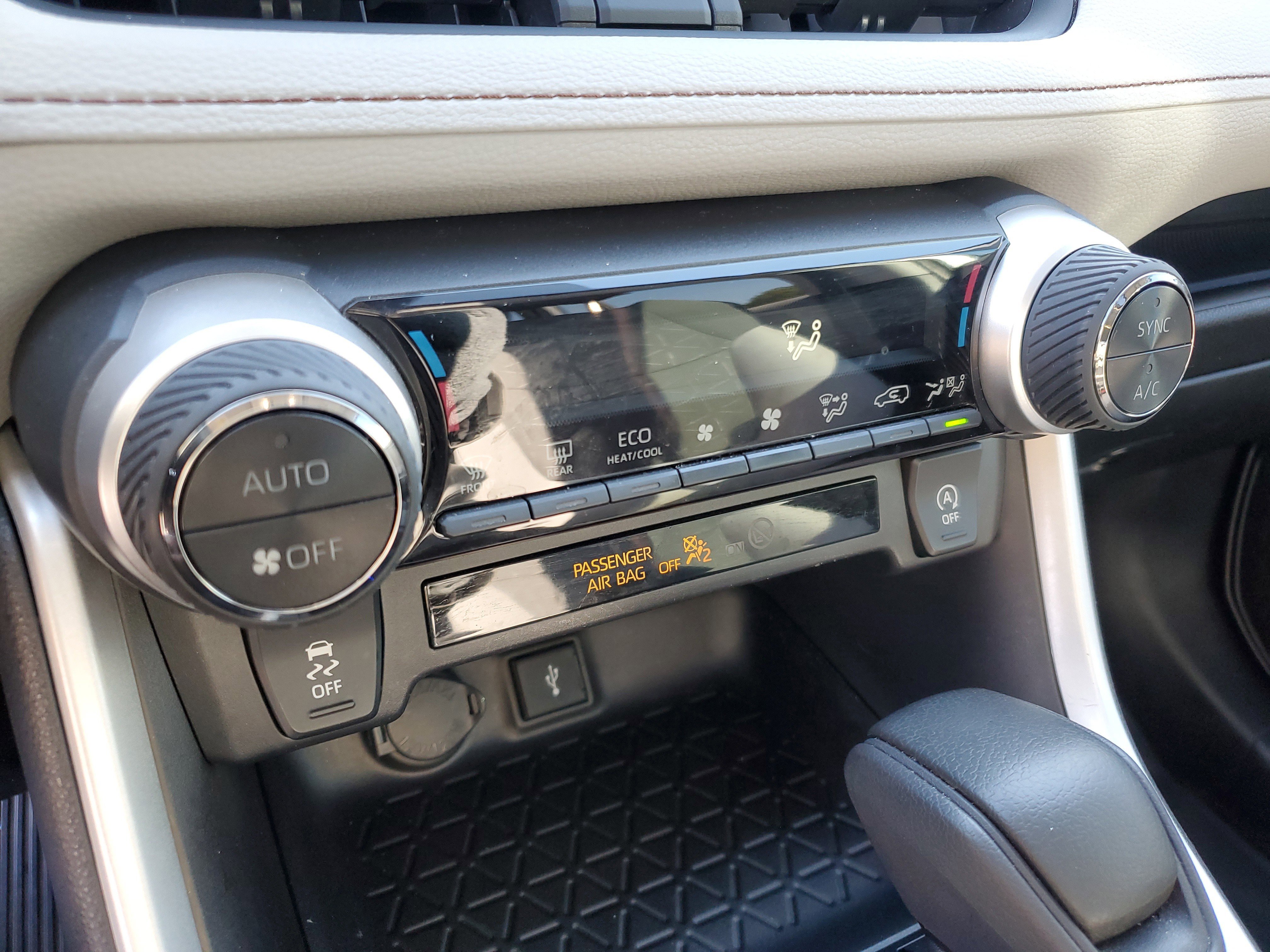 Used 2022 Toyota RAV4 XLE image 30