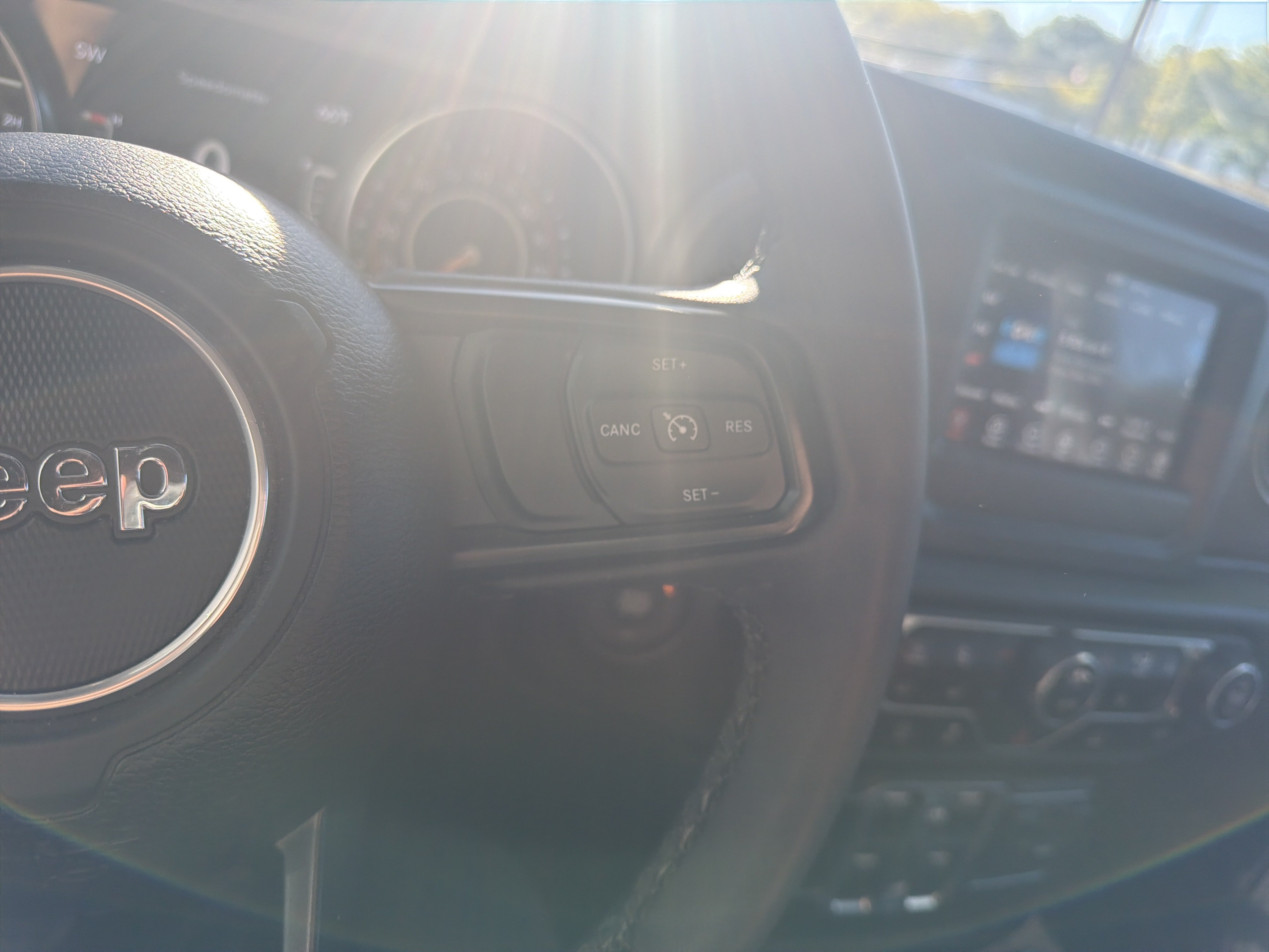 Used 2023 Jeep Gladiator Sport AWD/4WD image 19