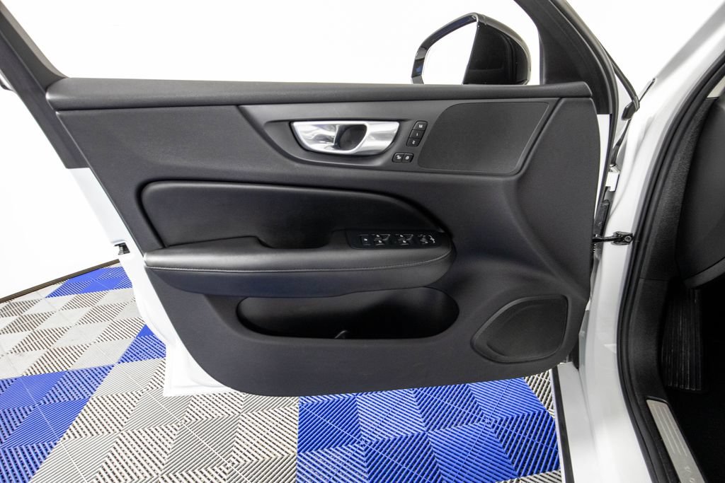 Used 2025 Volvo S60 B5 Core FWD image 12