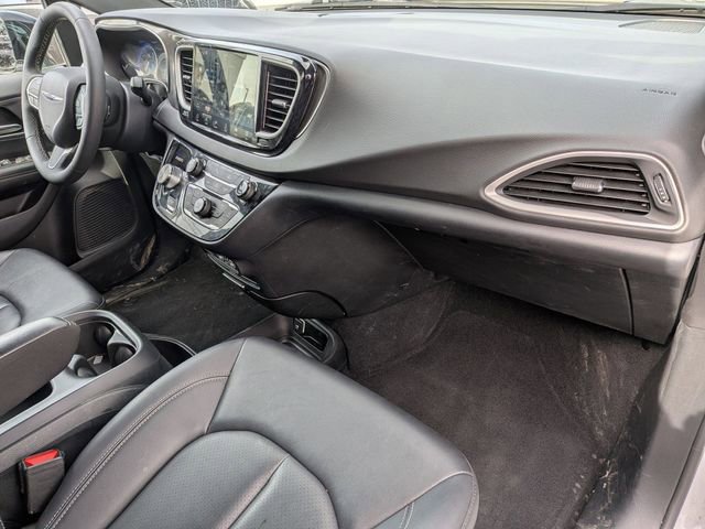 Certified 2025 Chrysler Pacifica Select image 30