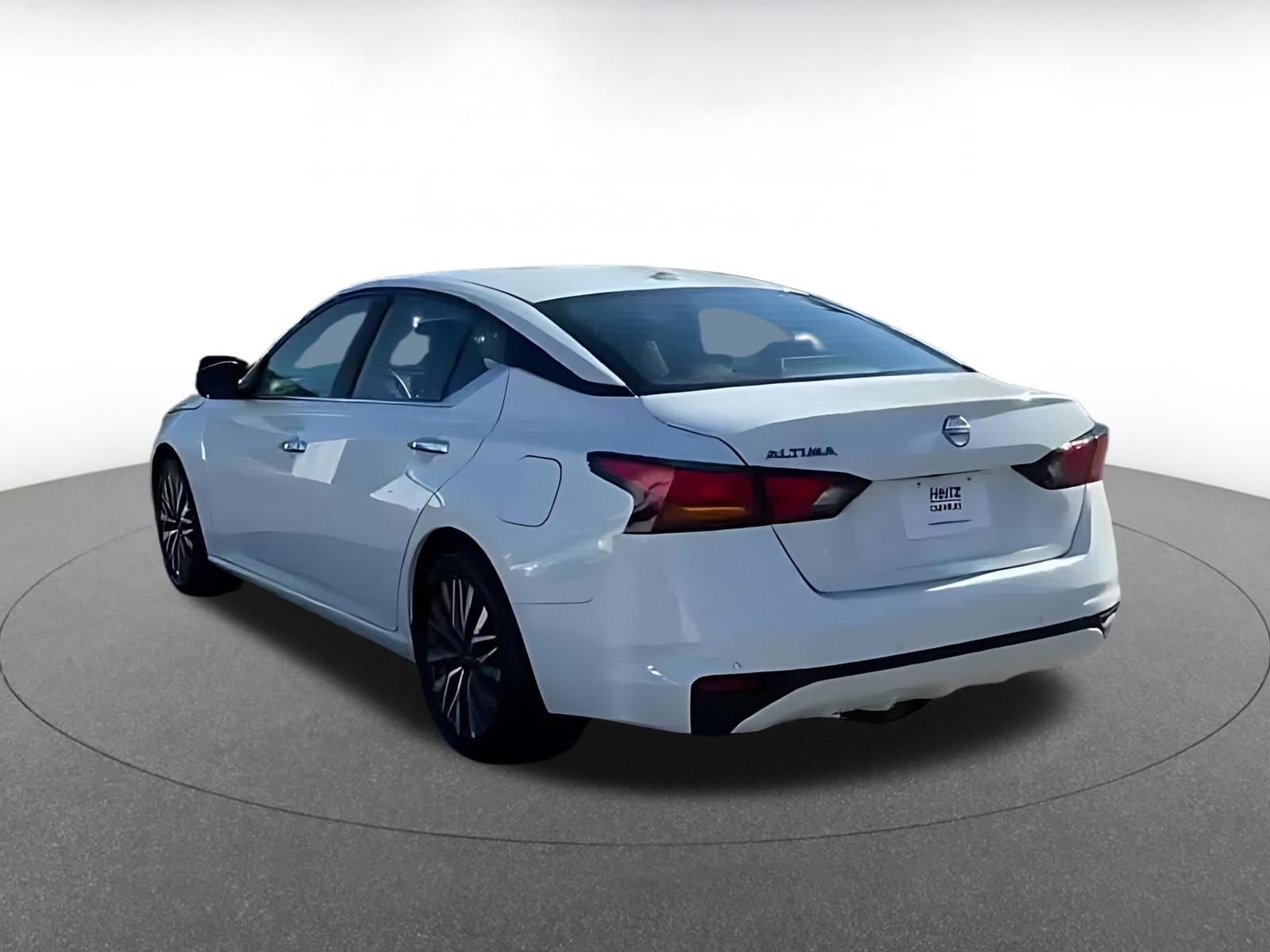 Used 2025 Nissan Altima 2.5 SV image 10