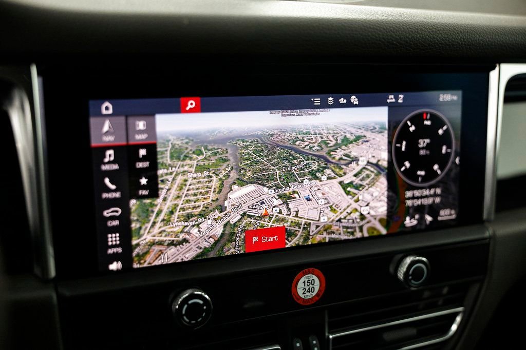 Certified 2025 Porsche Macan image 40