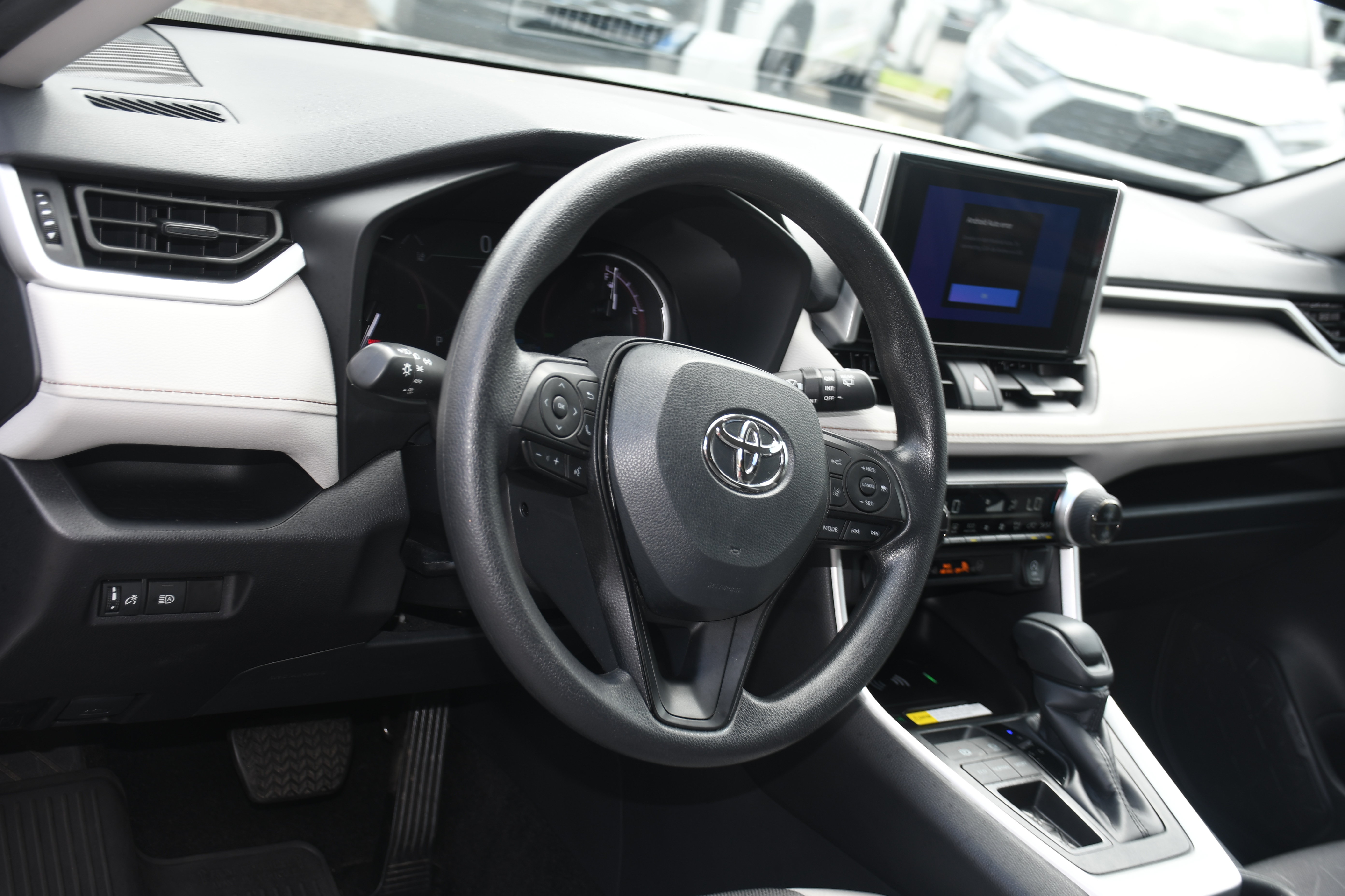 Certified 2025 Toyota RAV4 XLE FWD image 9