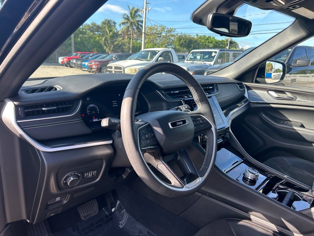 Used 2023 Jeep Grand Cherokee L Laredo AWD/4WD image 10