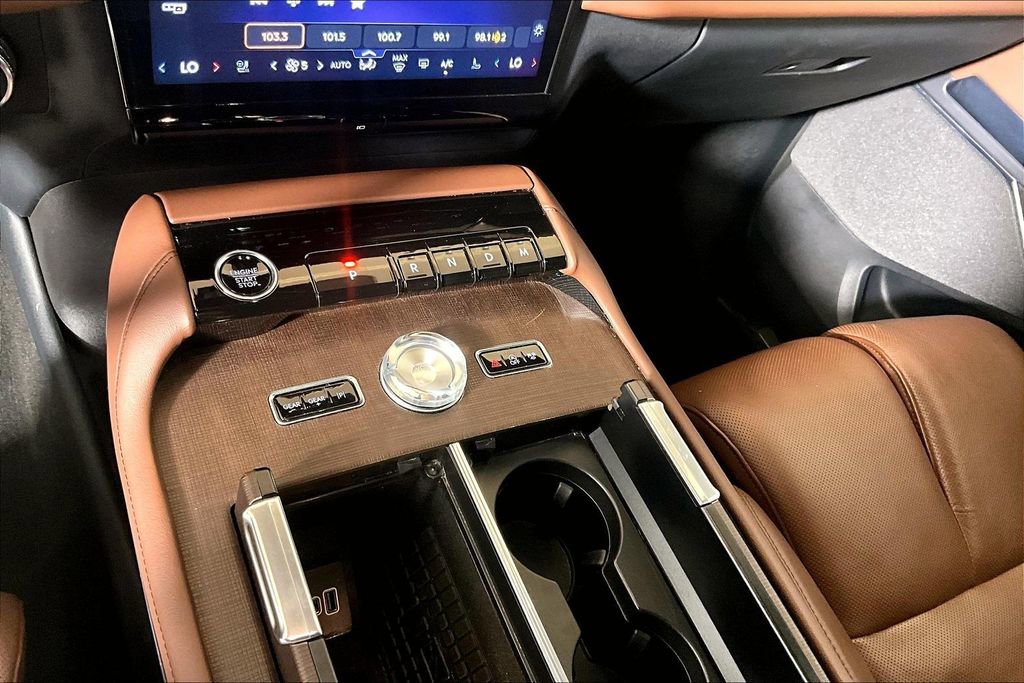 Used 2025 Lincoln Navigator Reserve image 26