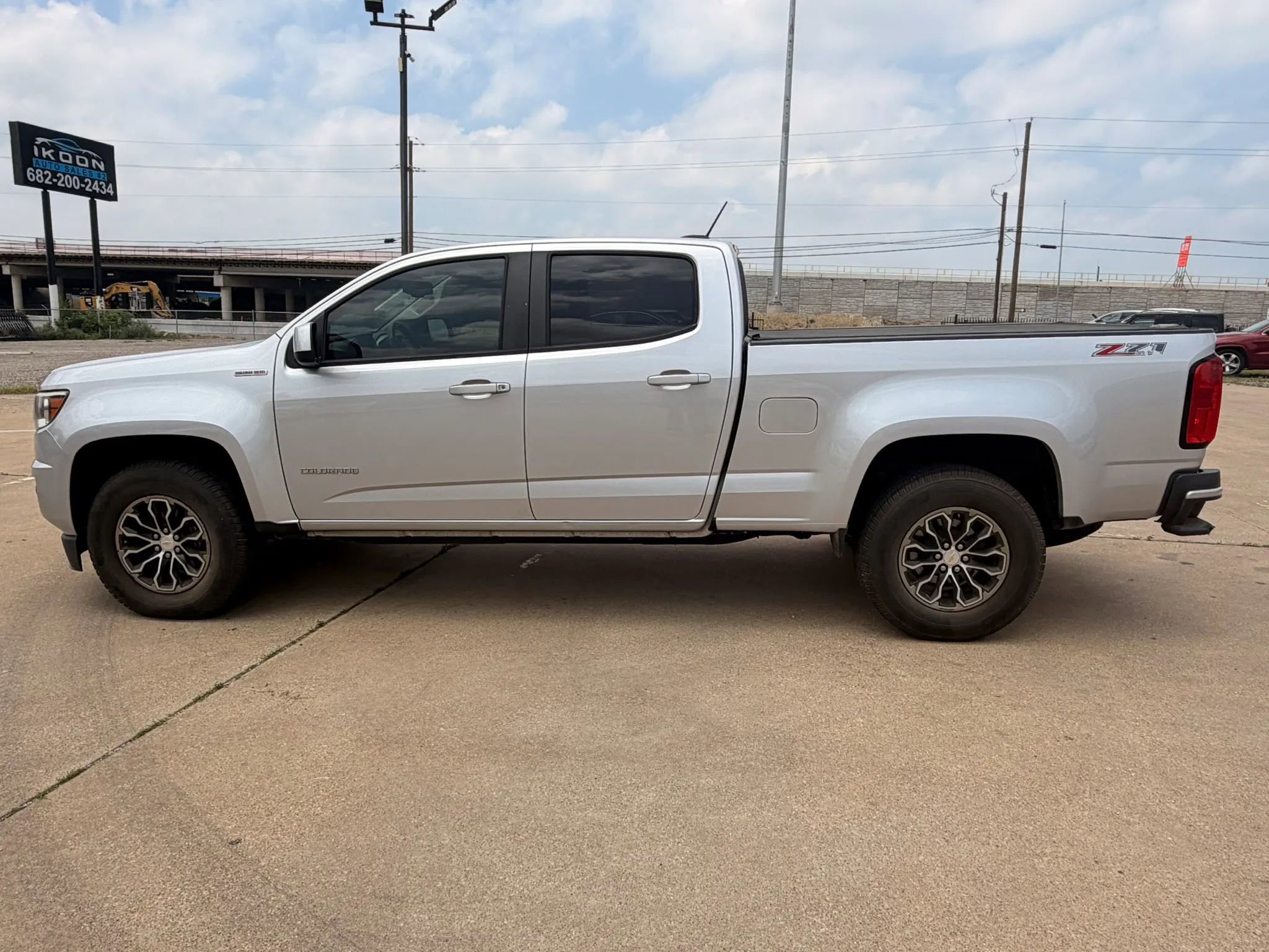 Used 2019 Chevrolet Colorado Z71 AWD/4WD image 9