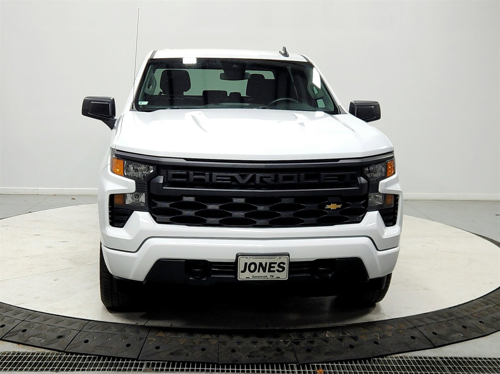 Used 2024 Chevrolet Silverado 1500 Custom image 2