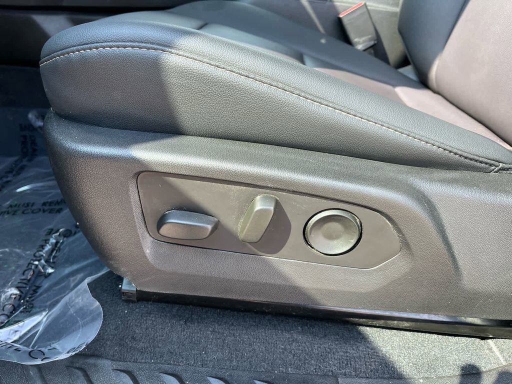 Used 2024 Chevrolet Colorado LT w/ LT Convenience Package III image 23