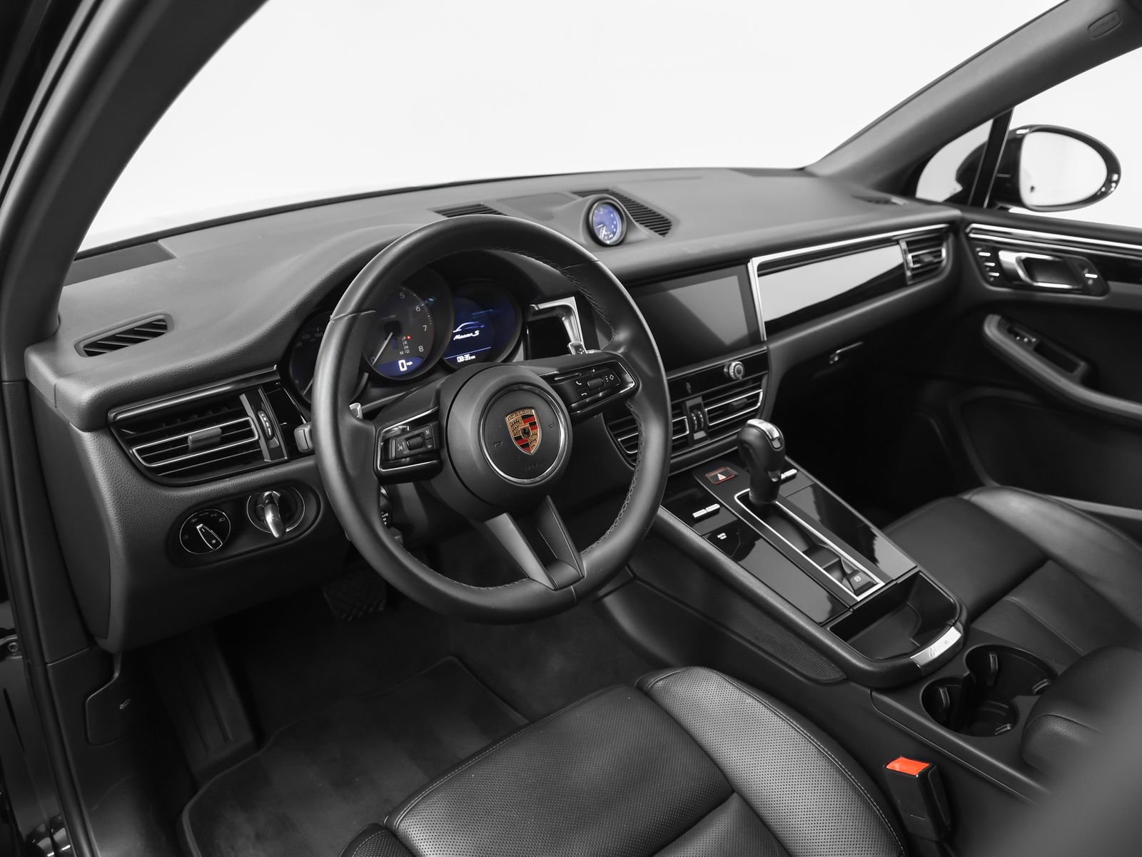 Certified 2023 Porsche Macan S image 4