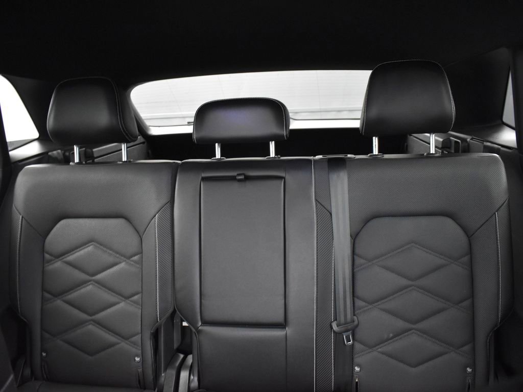 Used 2024 Volkswagen Atlas Cross Sport SE FWD image 26