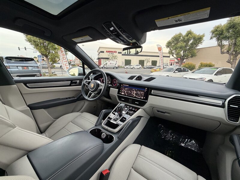 Used 2023 Porsche Cayenne S Platinum w/ Premium Package Plus AWD/4WD image 45