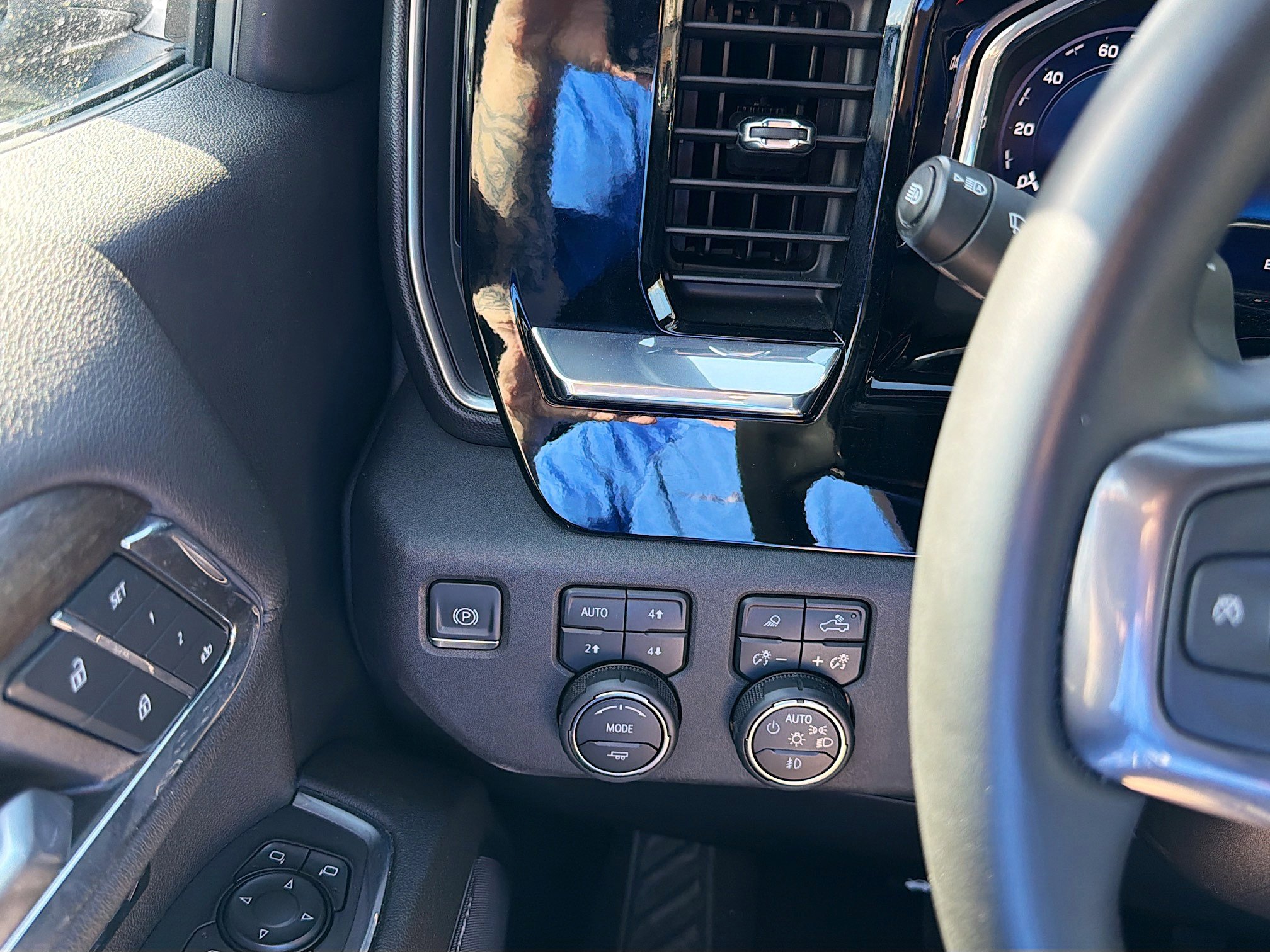 Used 2024 Chevrolet Silverado 1500 High Country image 32