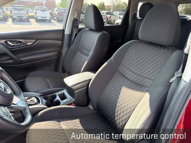 Used 2020 Nissan Rogue SV AWD/4WD image 19
