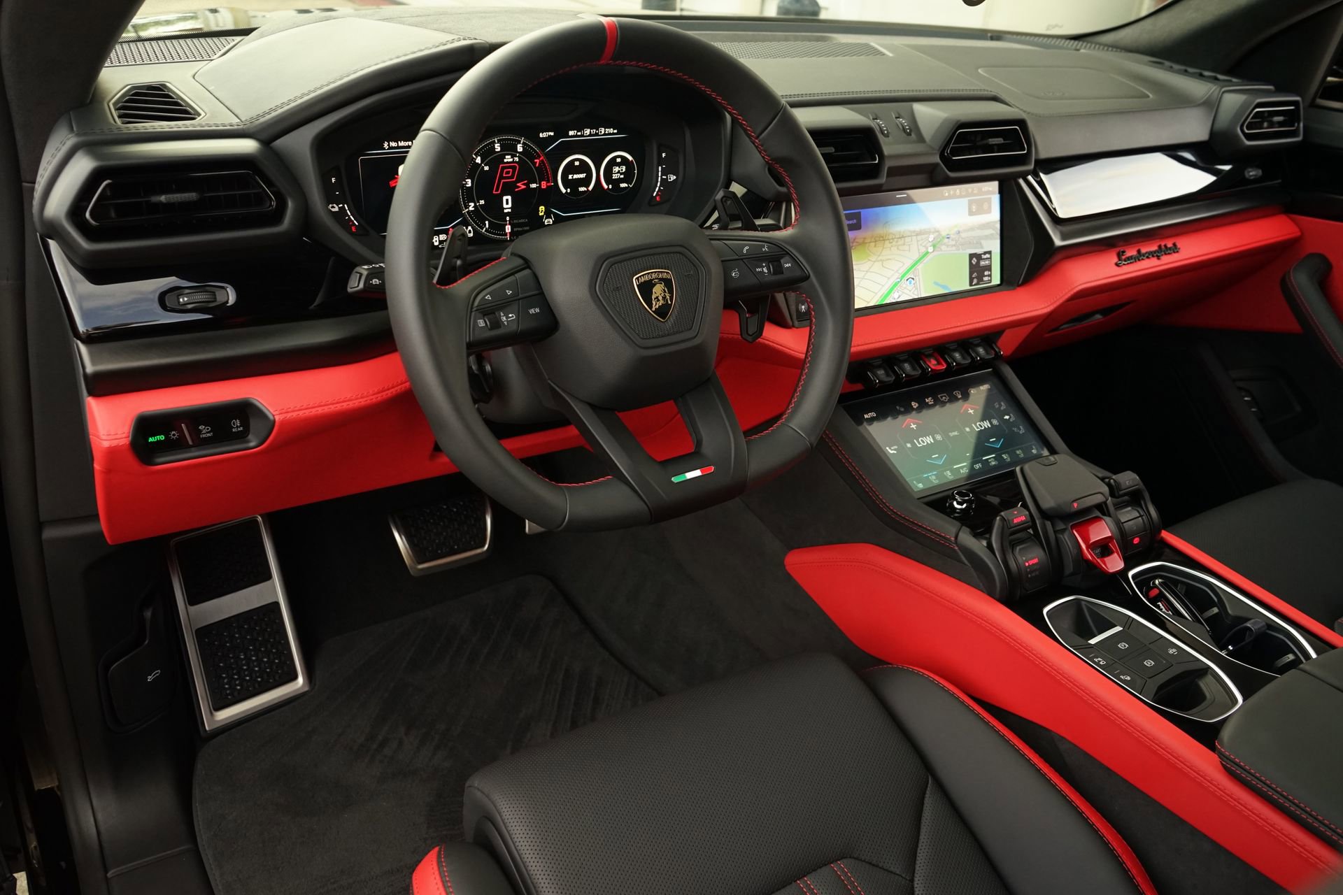 Used 2026 Lamborghini Urus SE AWD/4WD image 9