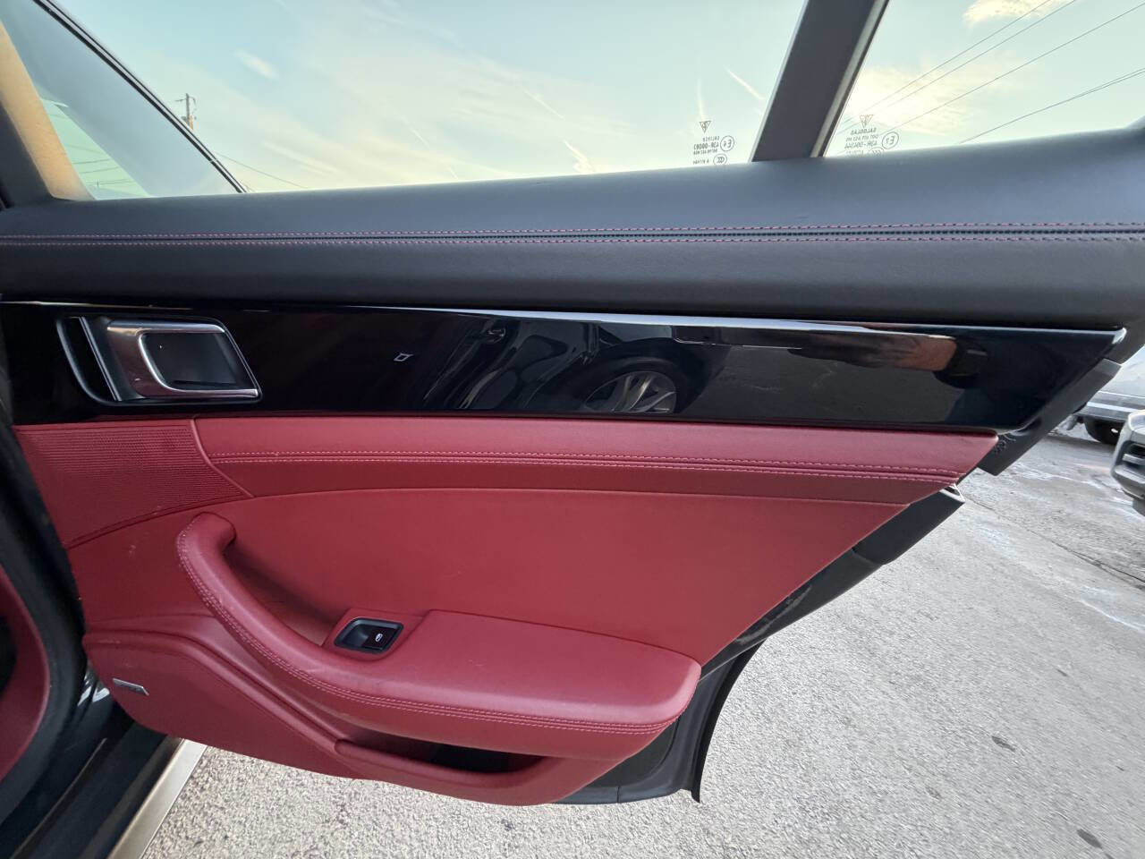 Used 2017 Porsche Panamera image 17