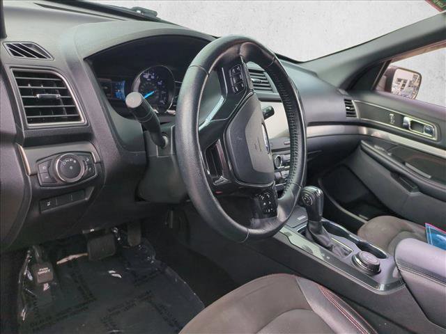 Used 2018 Ford Explorer XLT w/ Equipment Group 202A image 10