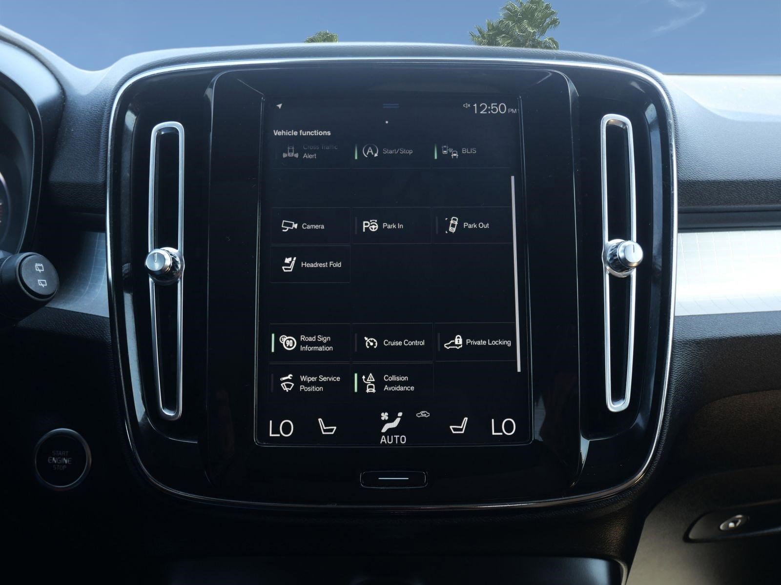 Used 2019 Volvo XC40 T5 Momentum image 16