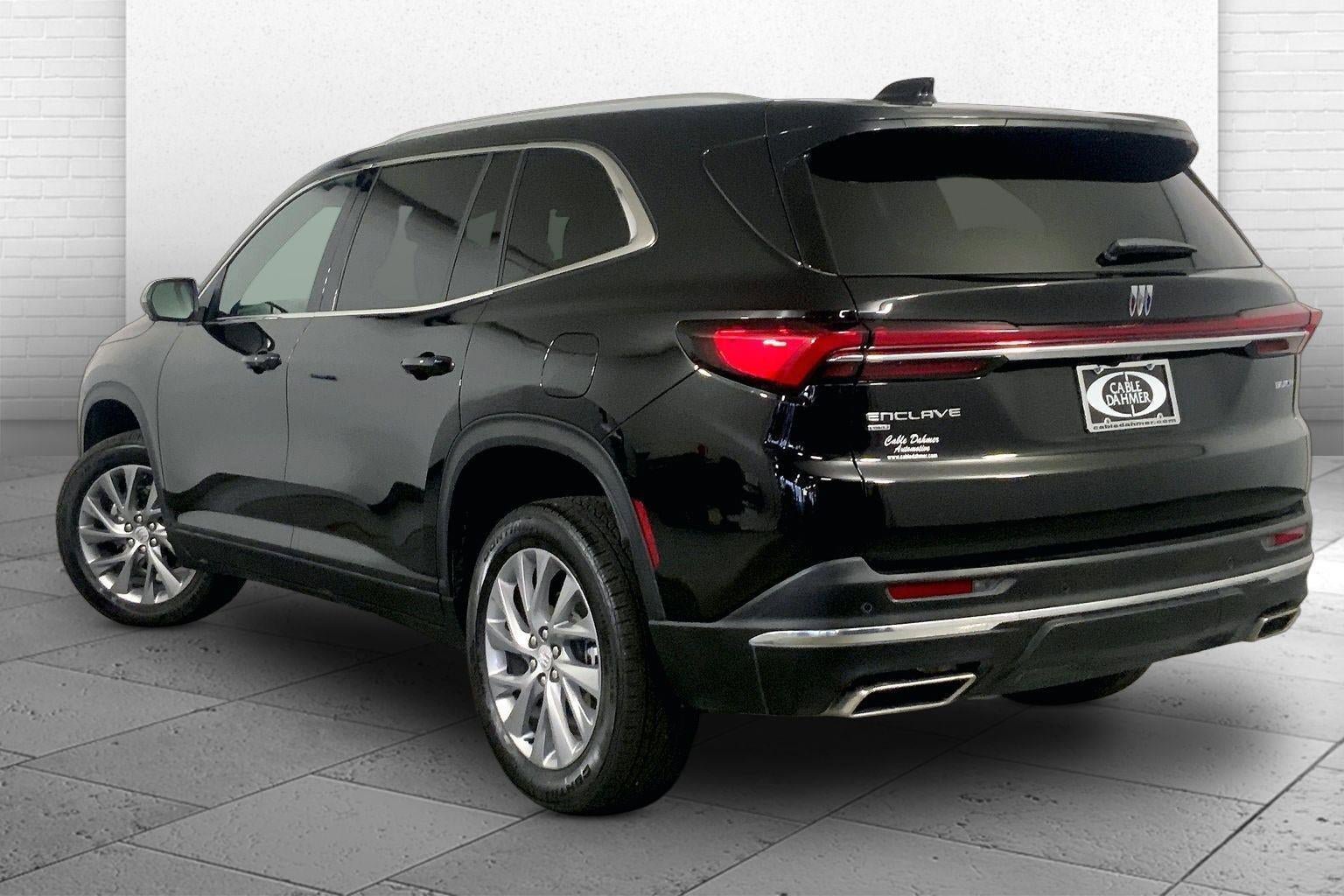 Used 2025 Buick Enclave Preferred AWD/4WD image 11