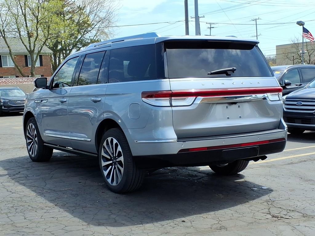 Used 2022 Lincoln Navigator Reserve AWD/4WD image 5