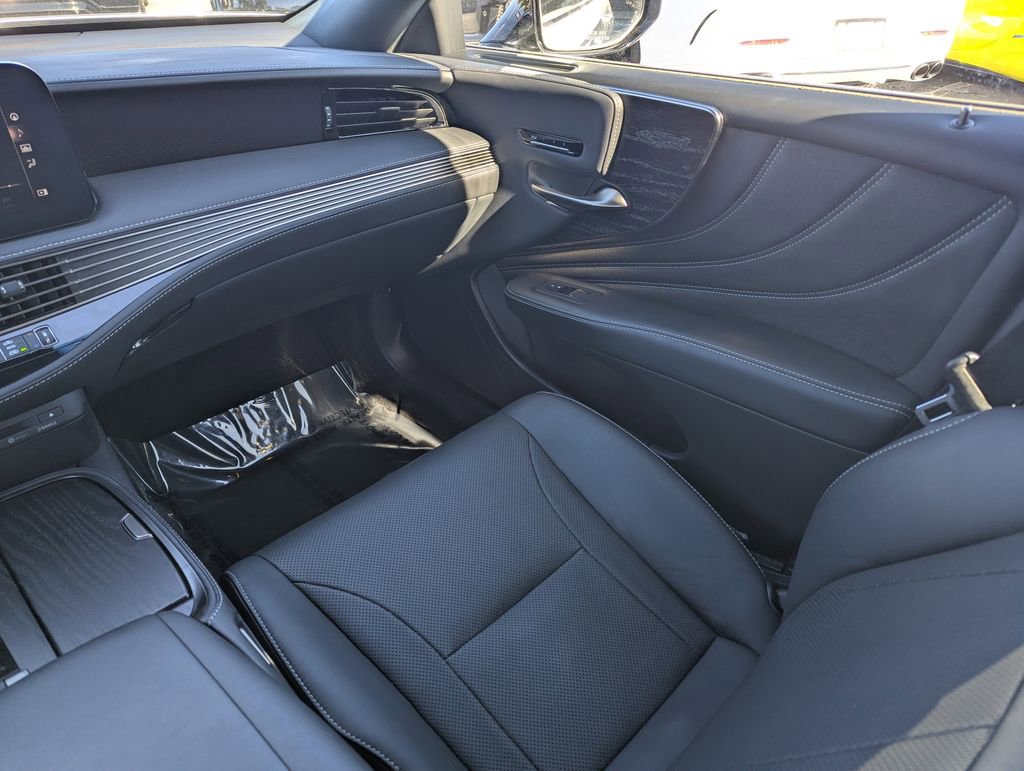 Used 2022 Lexus LS 500 w/ Accessory Package (Z2) image 11