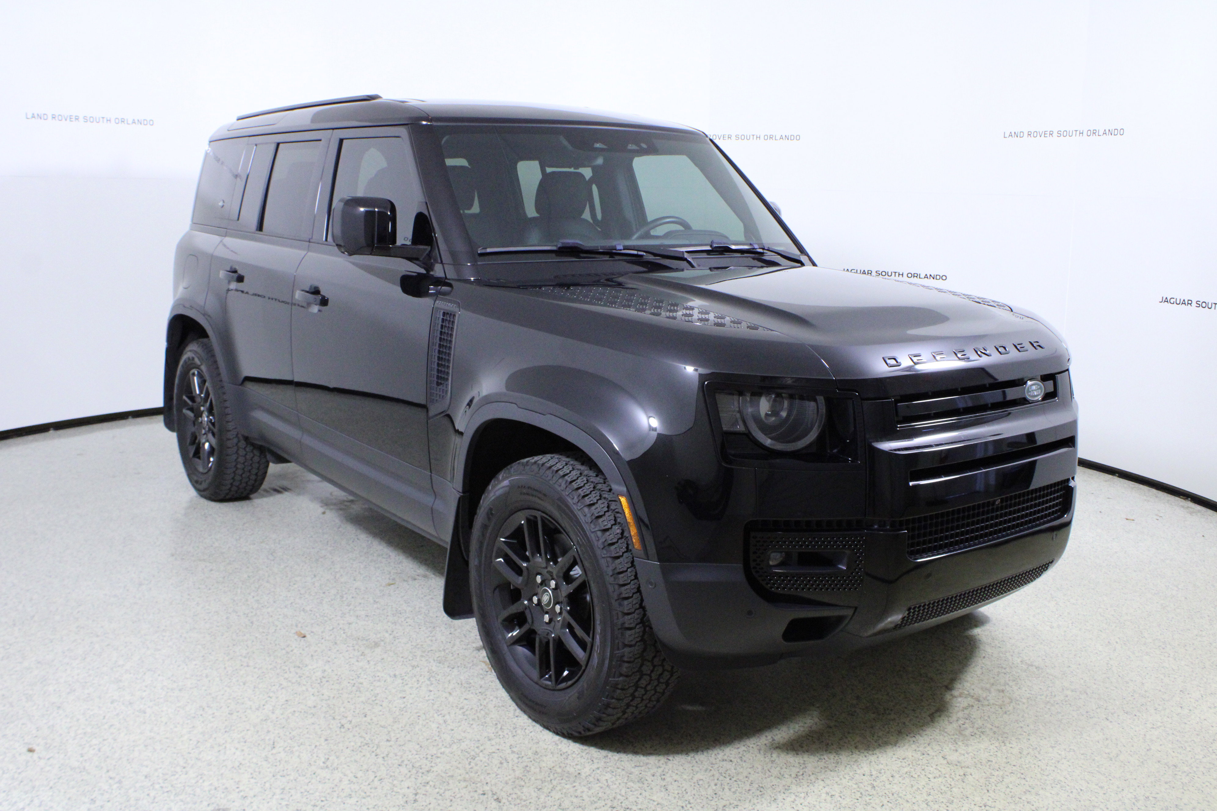 Used 2024 Land Rover Defender 110 S image 3