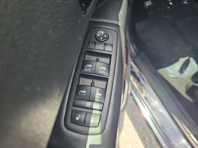 Used 2024 Dodge Durango GT RWD image 17