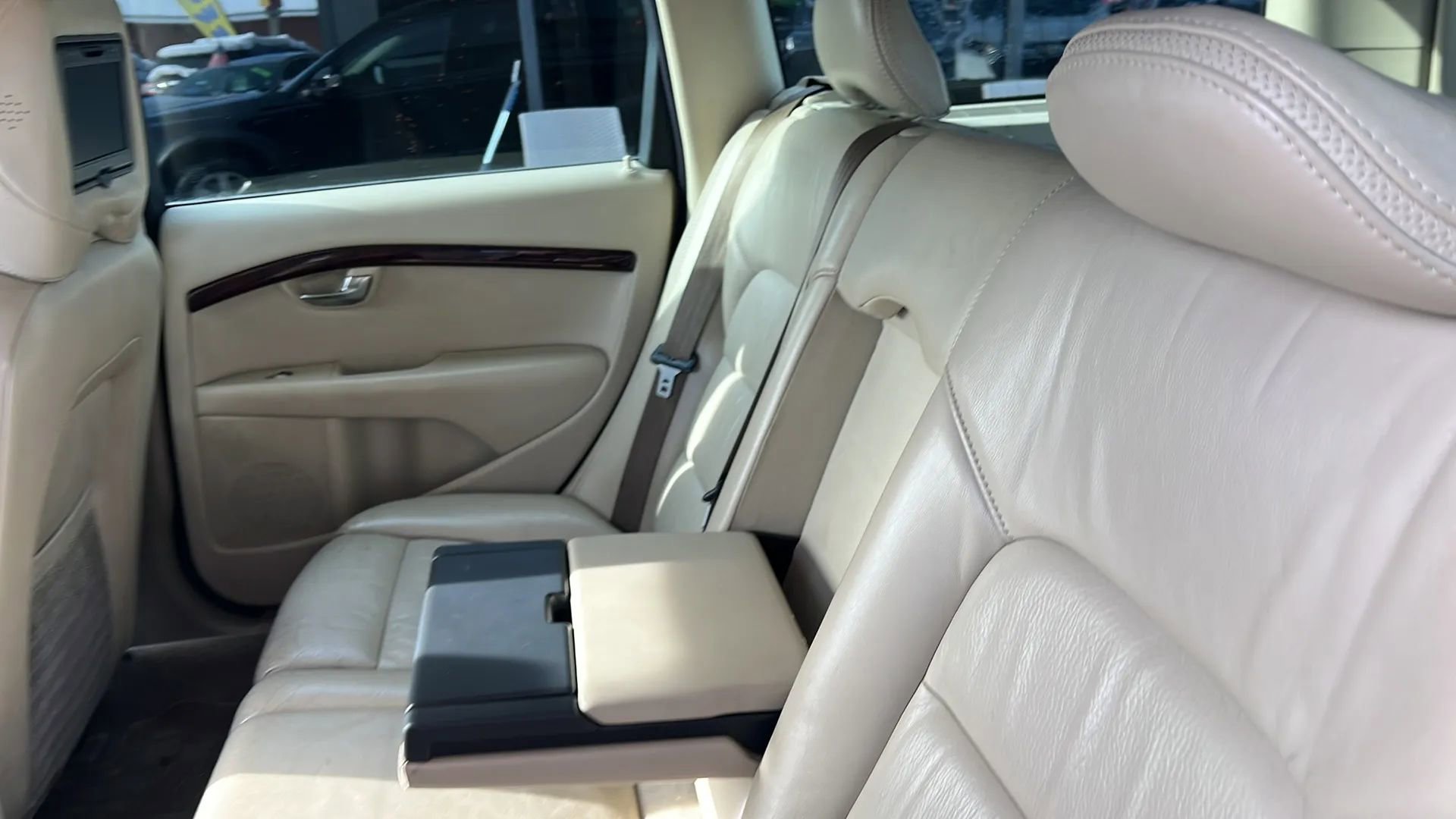 Used 2008 Volvo XC70 3.2 image 31