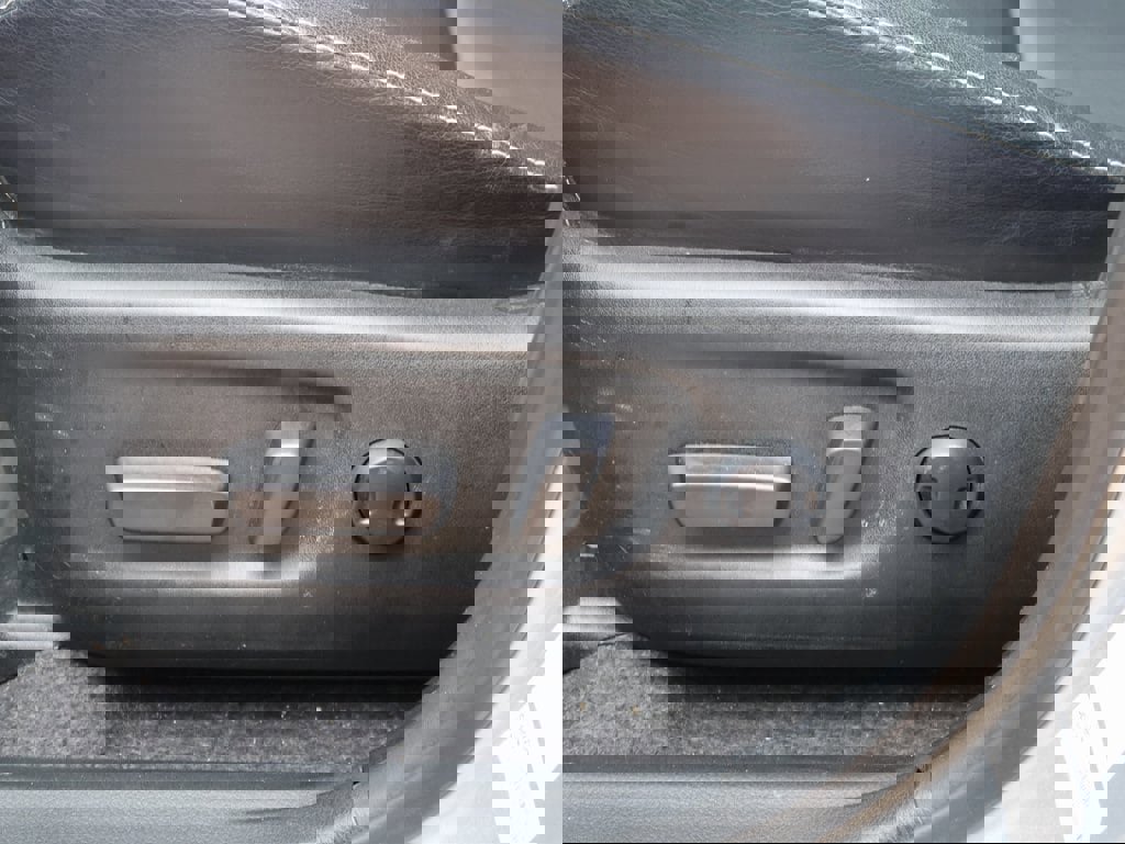 Used 2017 Toyota RAV4 Limited image 25