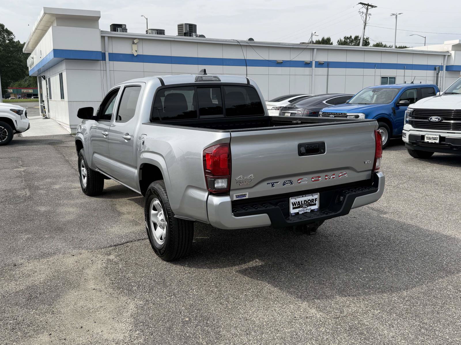Used 2023 Toyota Tacoma SR AWD/4WD image 4