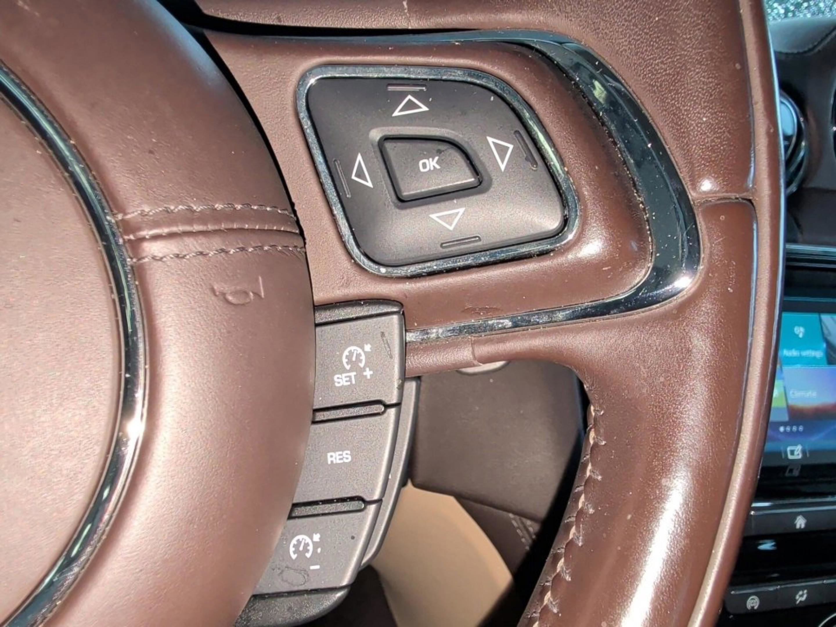 Used 2017 Jaguar XJ R-Sport image 31