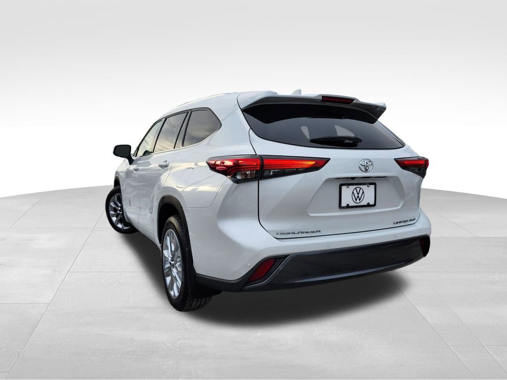 Used 2022 Toyota Highlander Limited image 4