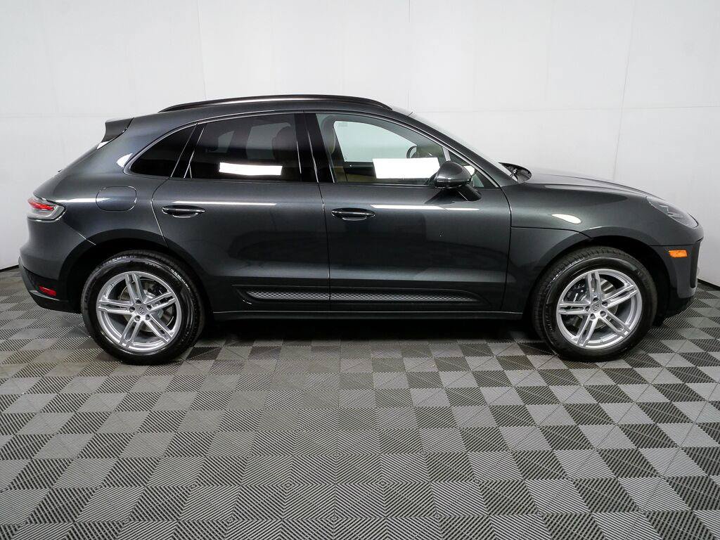 Certified 2026 Porsche Macan AWD/4WD image 27
