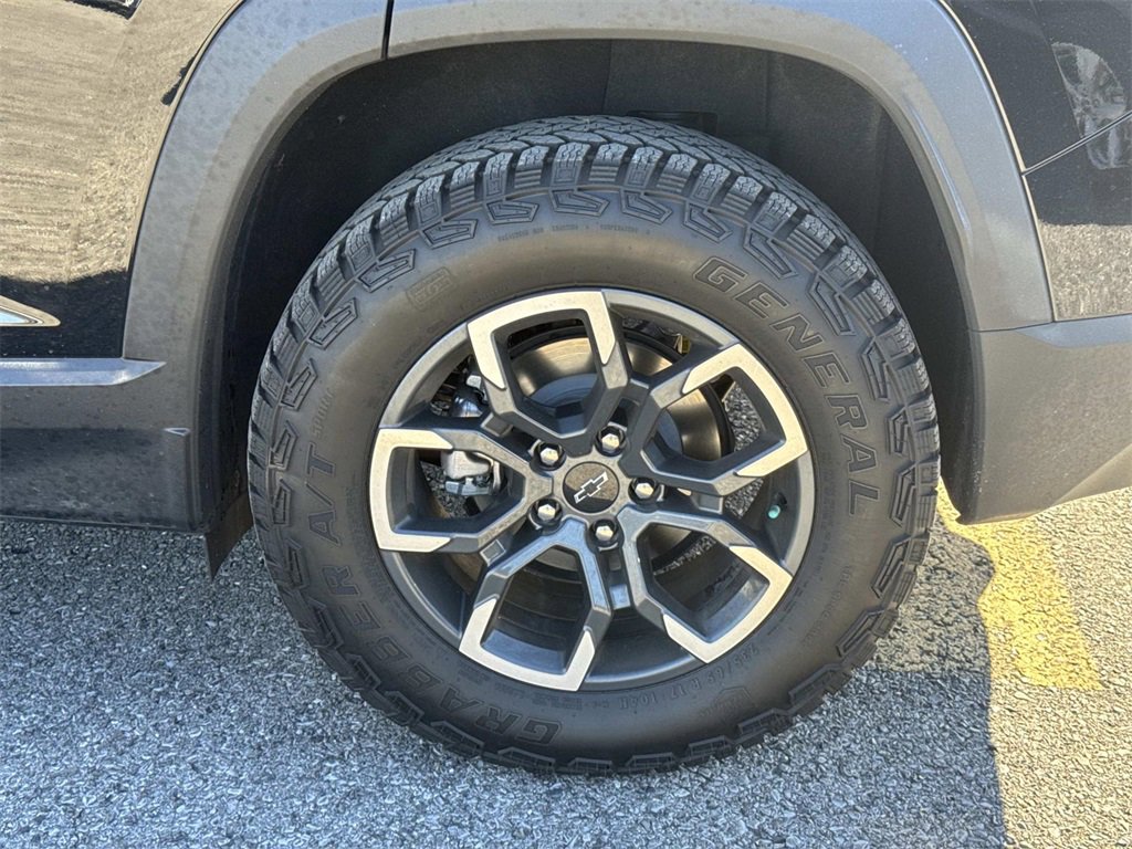 Used 2025 Chevrolet Equinox ACTIV w/ Safety and Technology Package image 9