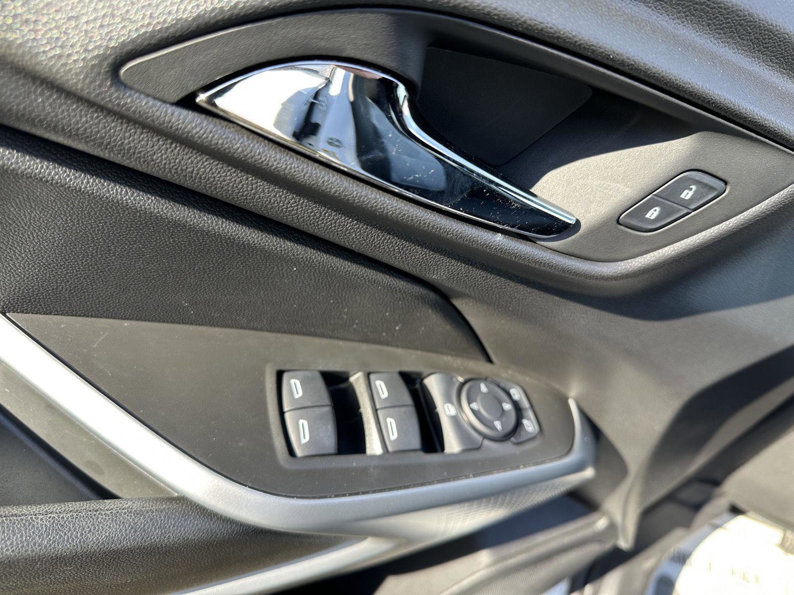 Used 2025 Chevrolet Trax RS w/ Driver Confidence Package image 7