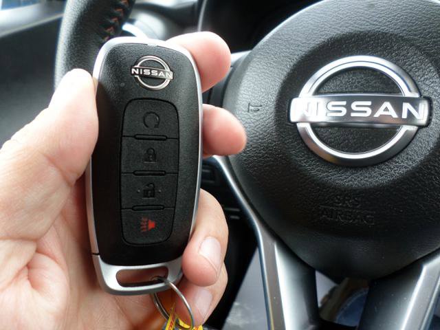 Used 2024 Nissan Kicks SR w/ SR Premium Package FWD image 11