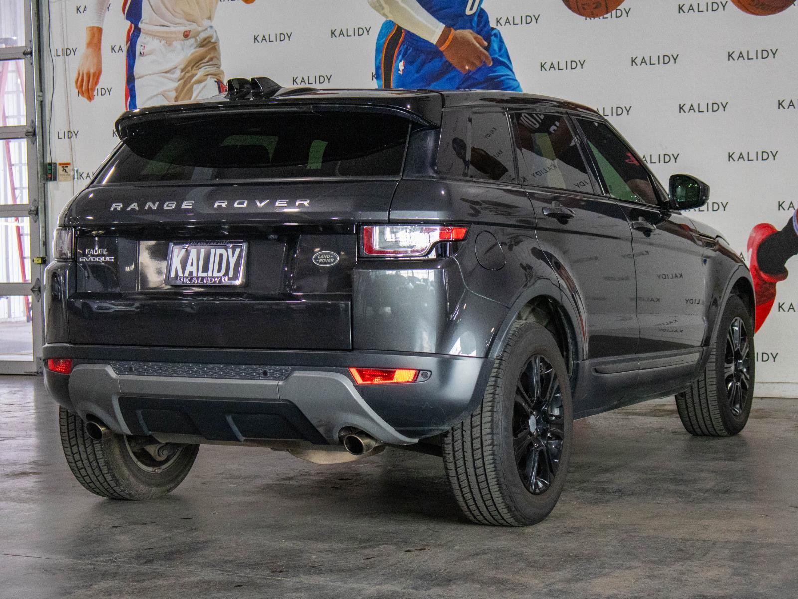 Used 2017 Land Rover Range Rover Evoque SE Premium image 25