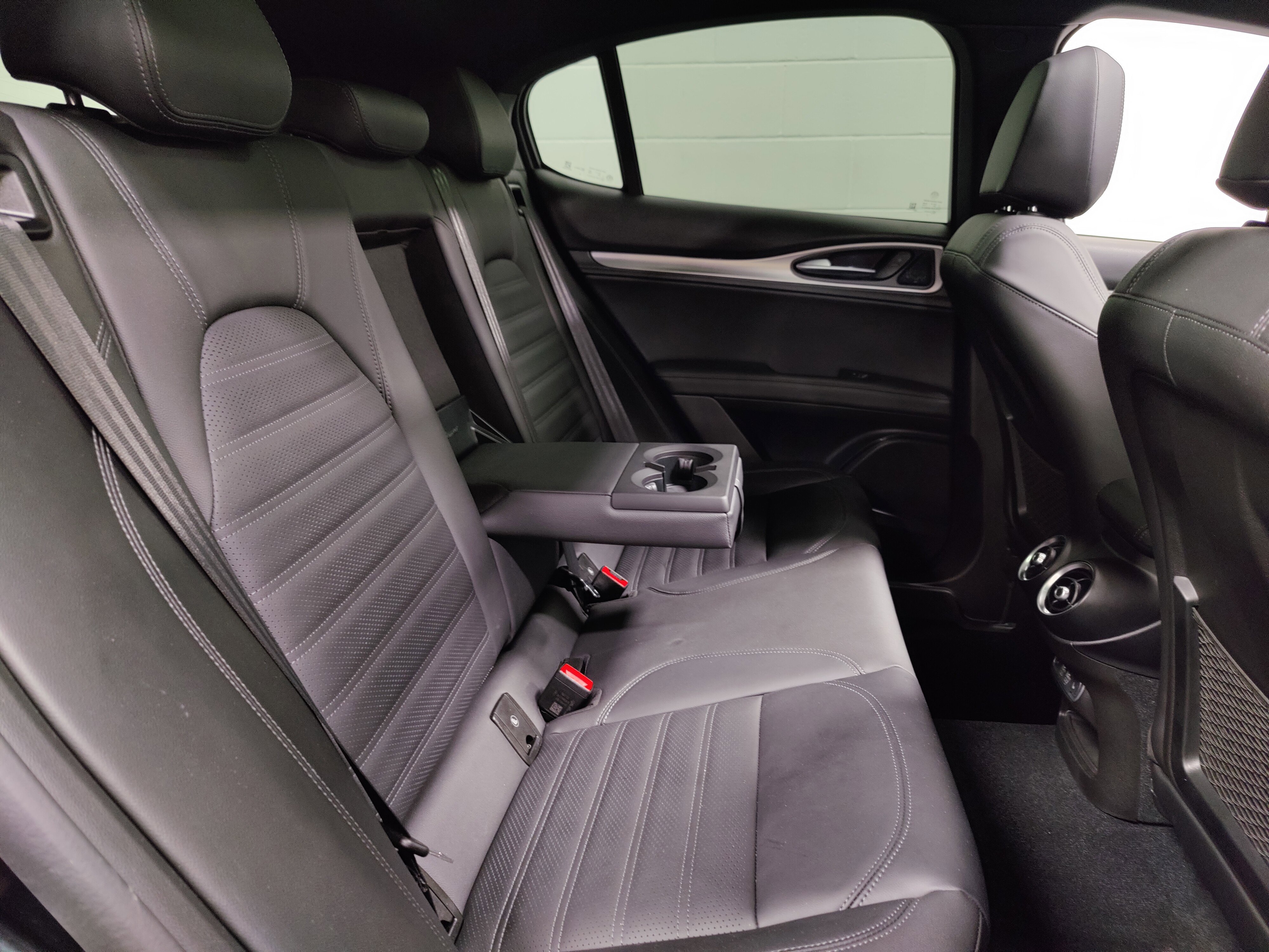 Certified 2024 Alfa Romeo Stelvio Veloce image 19