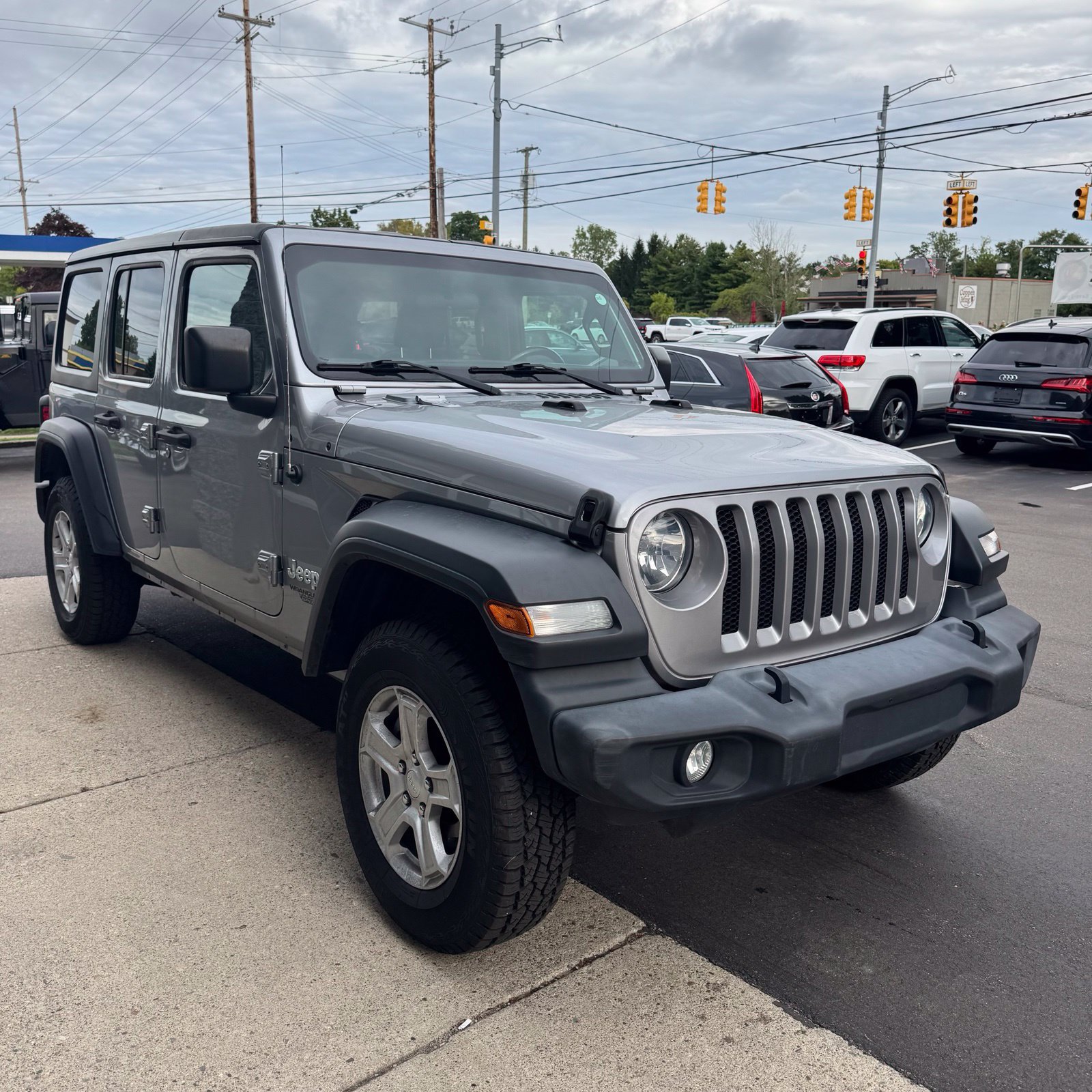Used 2020 Jeep Wrangler Unlimited Sport S AWD/4WD image 3