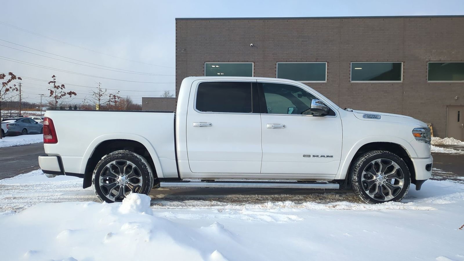 Used 2022 RAM 1500 Limited w/ Body-Colour Bumper Group image 9