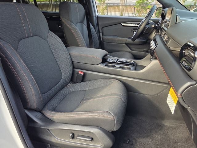 Used 2025 Honda Pilot Sport image 16