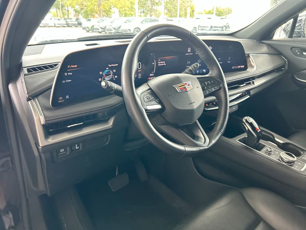 Used 2025 Cadillac XT4 Premium Luxury FWD image 14