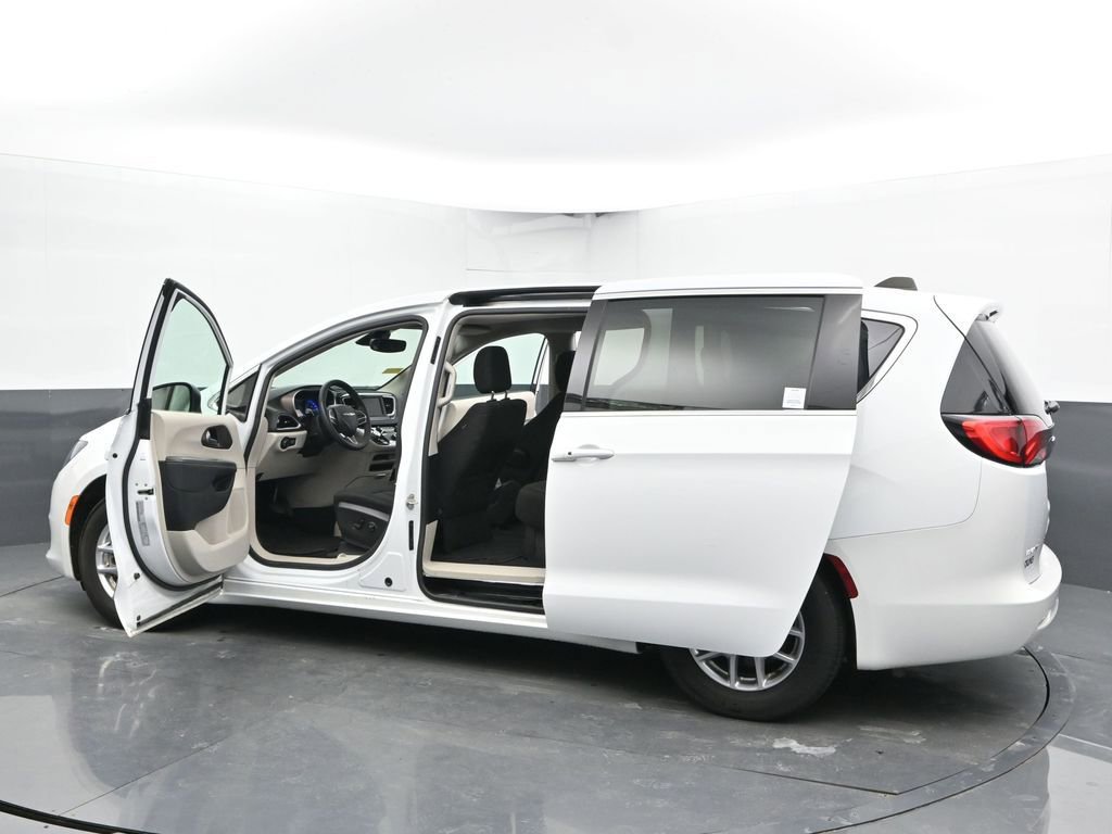 Used 2023 Chrysler Voyager LX FWD image 36