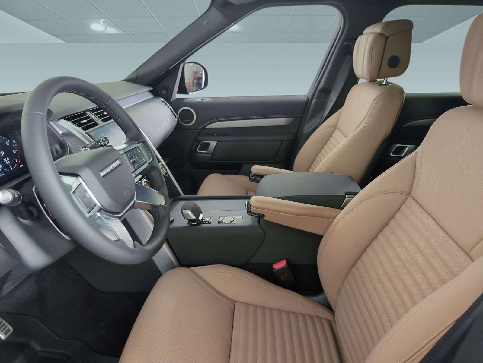 Certified 2025 Land Rover Discovery Dynamic SE AWD/4WD image 4